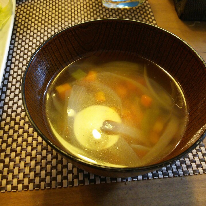 冷蔵庫の残り物野菜だけでOK!簡単コンソメスープ